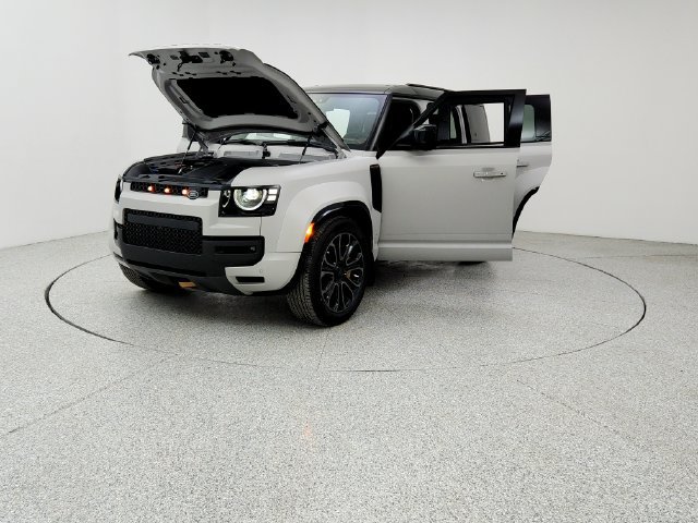 New 2026 Land Rover Defender 110 OCTA AWD/4WD image 9