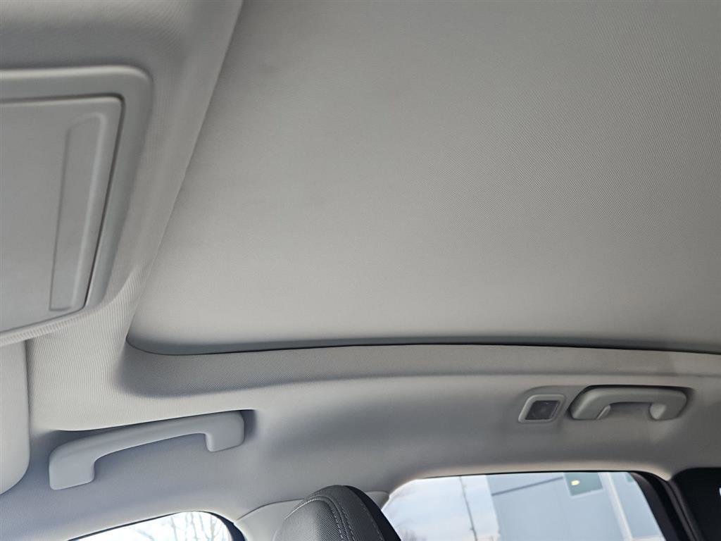 Used 2022 Ford Escape SE w/ SE Sport Appearance Package image 6