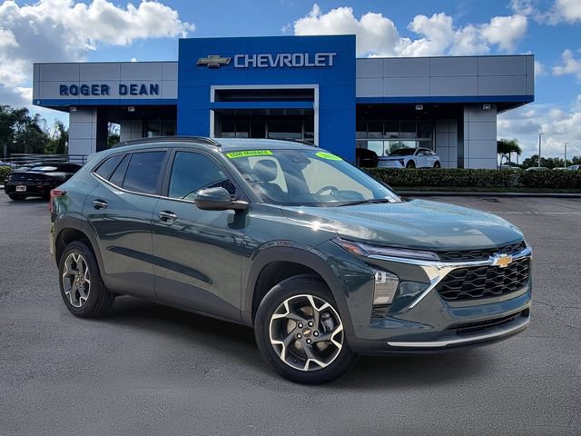 Used 2025 Chevrolet Trax LT FWD image 1