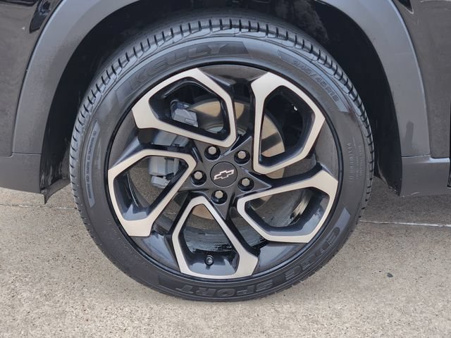 Used 2025 Chevrolet Trax RS w/ Driver Confidence Package FWD image 17