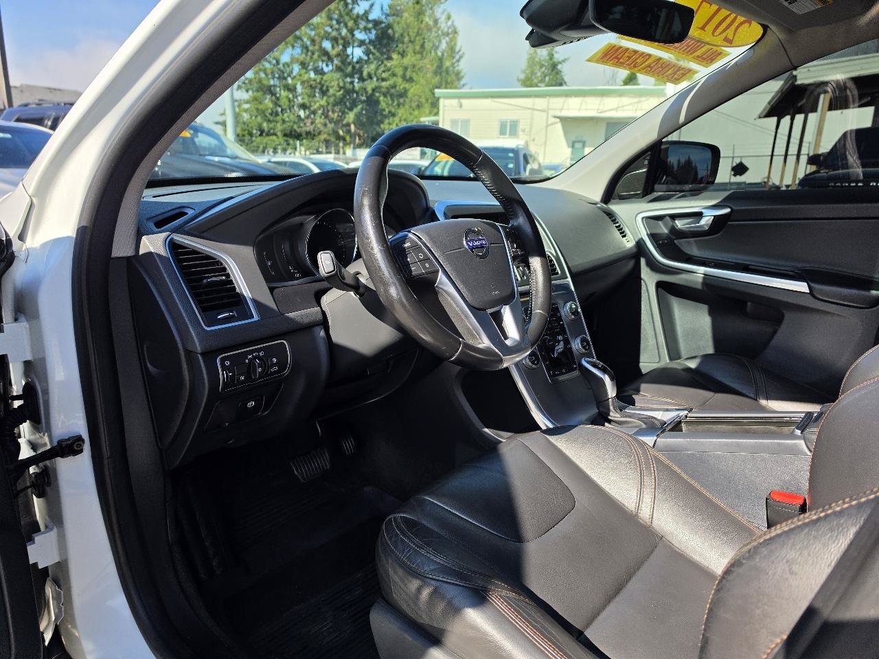 Used 2017 Volvo XC60 T6 Dynamic w/ Preferred Option Package AWD/4WD image 12
