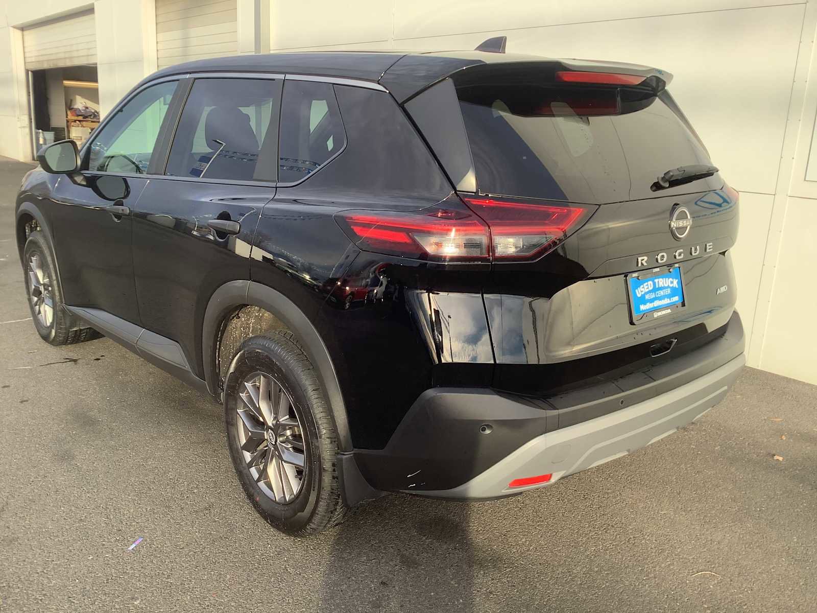 Used 2023 Nissan Rogue S image 4