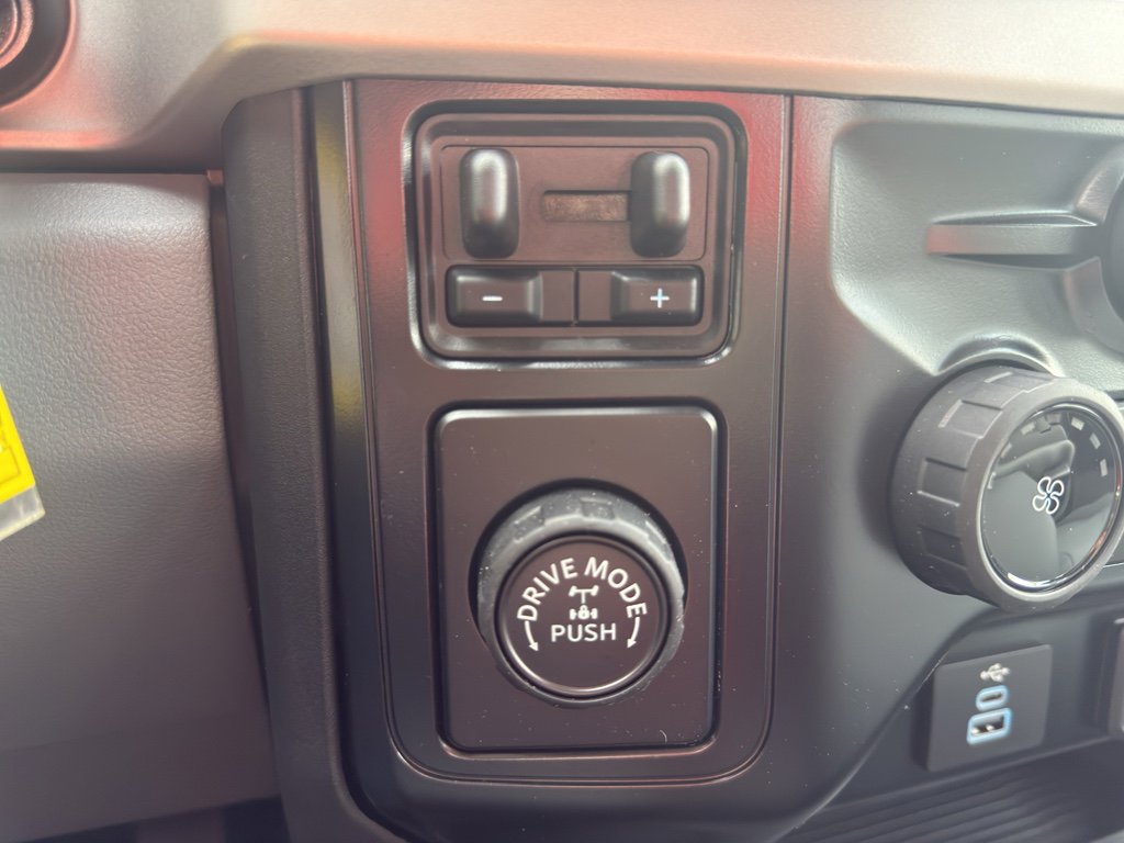 New 2026 Ford F250 XL w/ XL Chrome Package image 28