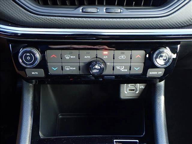 New 2026 Jeep Compass Latitude w/ Sun and Sound Group AWD/4WD image 20