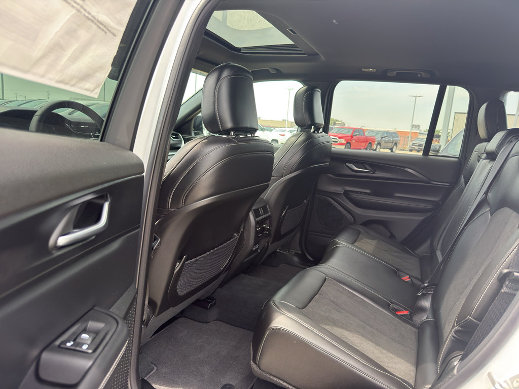 New 2025 Jeep Grand Cherokee Altitude w/ Trailer Tow Package AWD/4WD image 29