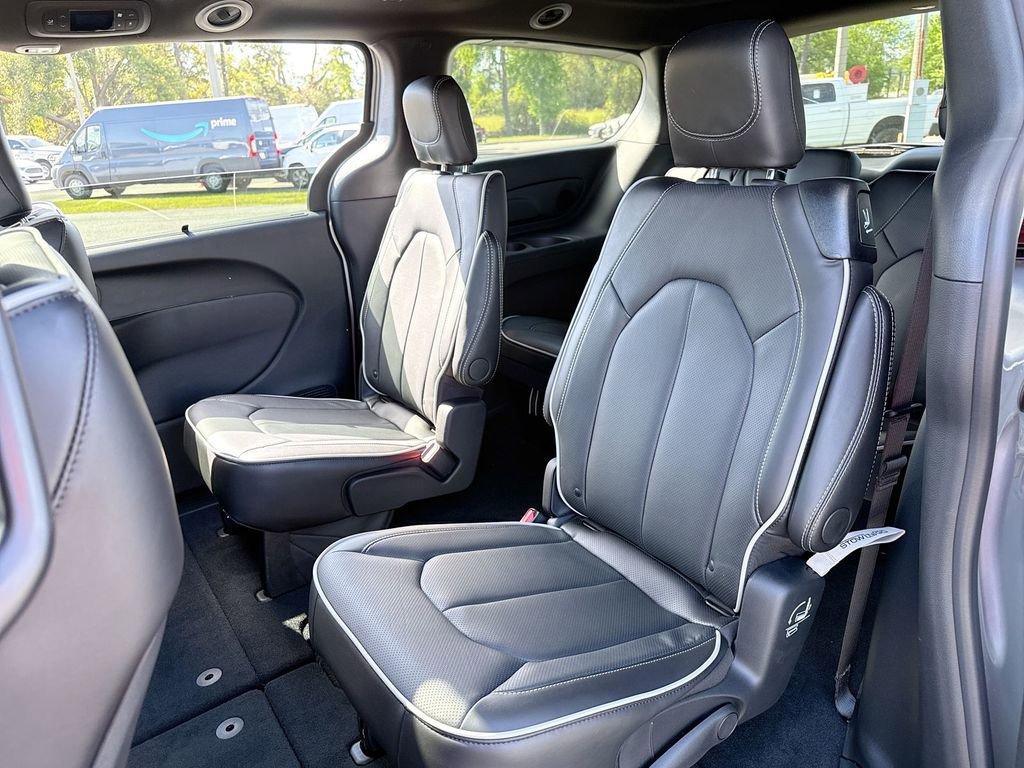 New 2026 Chrysler Pacifica Limited w/ Trailer Tow Group image 26