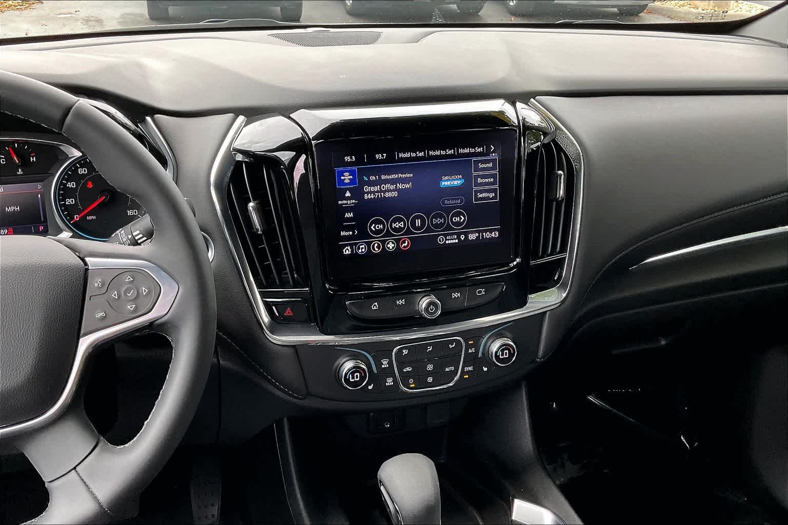 Used 2023 Chevrolet Traverse LT FWD image 7