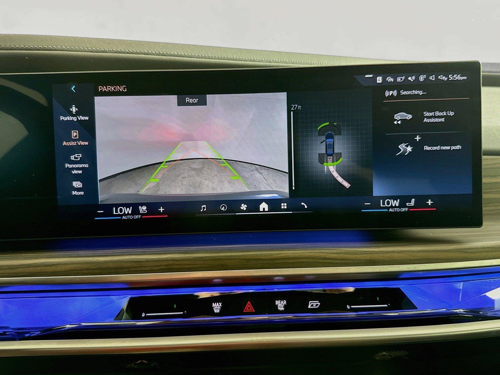 Used 2023 BMW i7 xDrive60 w/ Executive Package 2 AWD/4WD image 9