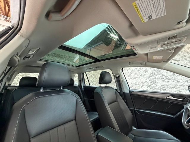 Used 2022 Volkswagen Tiguan SE w/ Panoramic Sunroof Package AWD/4WD image 10