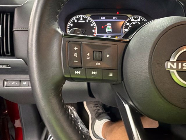 Used 2023 Nissan Pathfinder SL AWD/4WD image 28