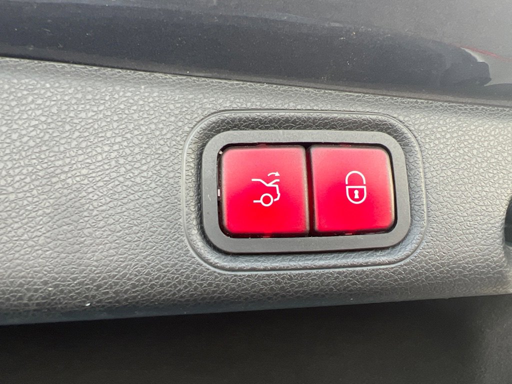 Used 2017 Mercedes-Benz E 300 E 300 4MATIC LUXURY image 24