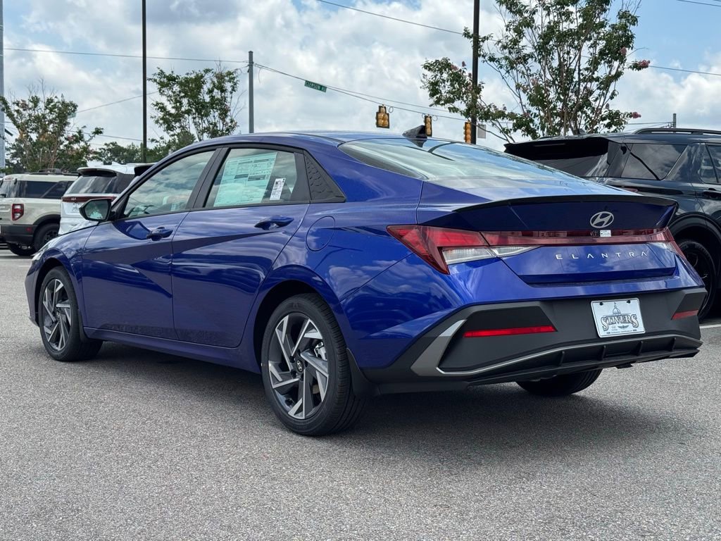Certified 2025 Hyundai Elantra Sport image 9
