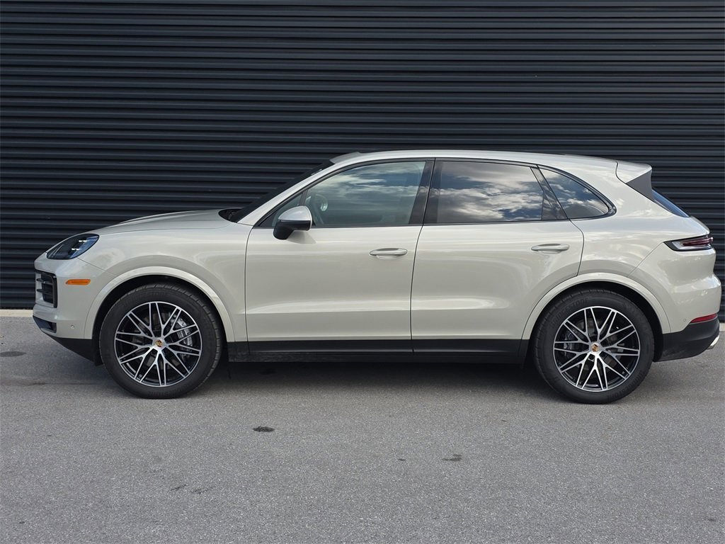 Used 2025 Porsche Cayenne image 2