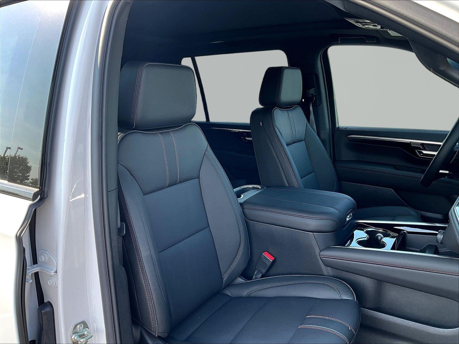 New 2026 Chevrolet Suburban RST w/ Comfort Package AWD/4WD image 19