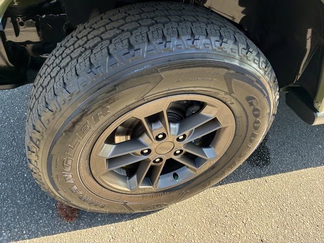 Used 2016 Jeep Wrangler Unlimited Sahara image 10