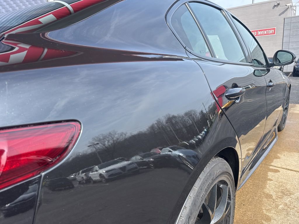 Used 2018 Alfa Romeo Giulia Quadrifoglio image 6