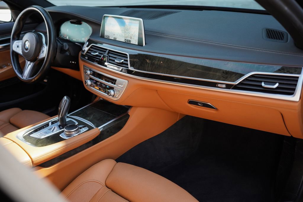 Used 2022 BMW 740i w/ M Sport Package RWD image 22