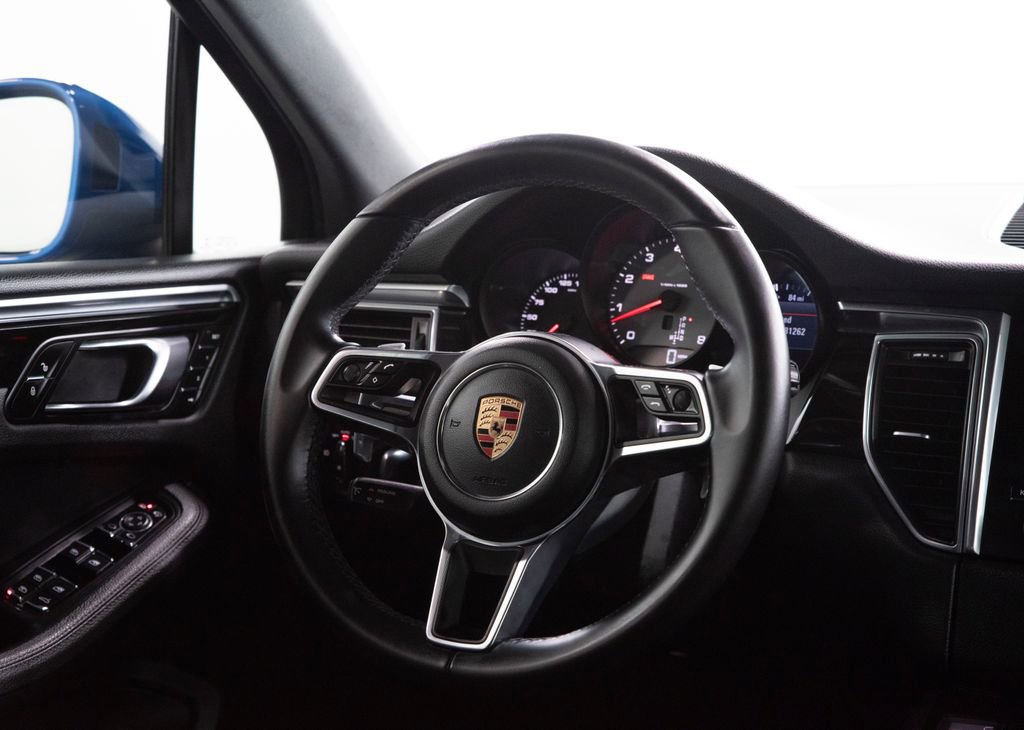 Used 2018 Porsche Macan S image 25