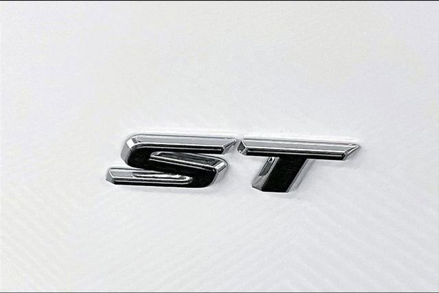 Used 2025 Buick Enclave Sport Touring image 9