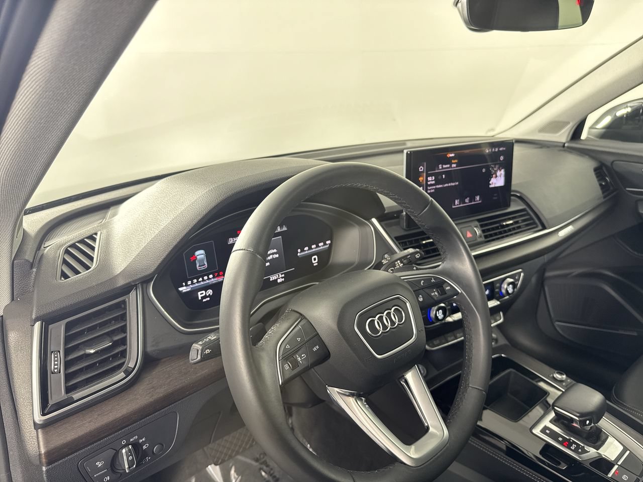 Used 2023 Audi Q5 2.0T Premium Plus w/ Premium Plus Package AWD/4WD image 23