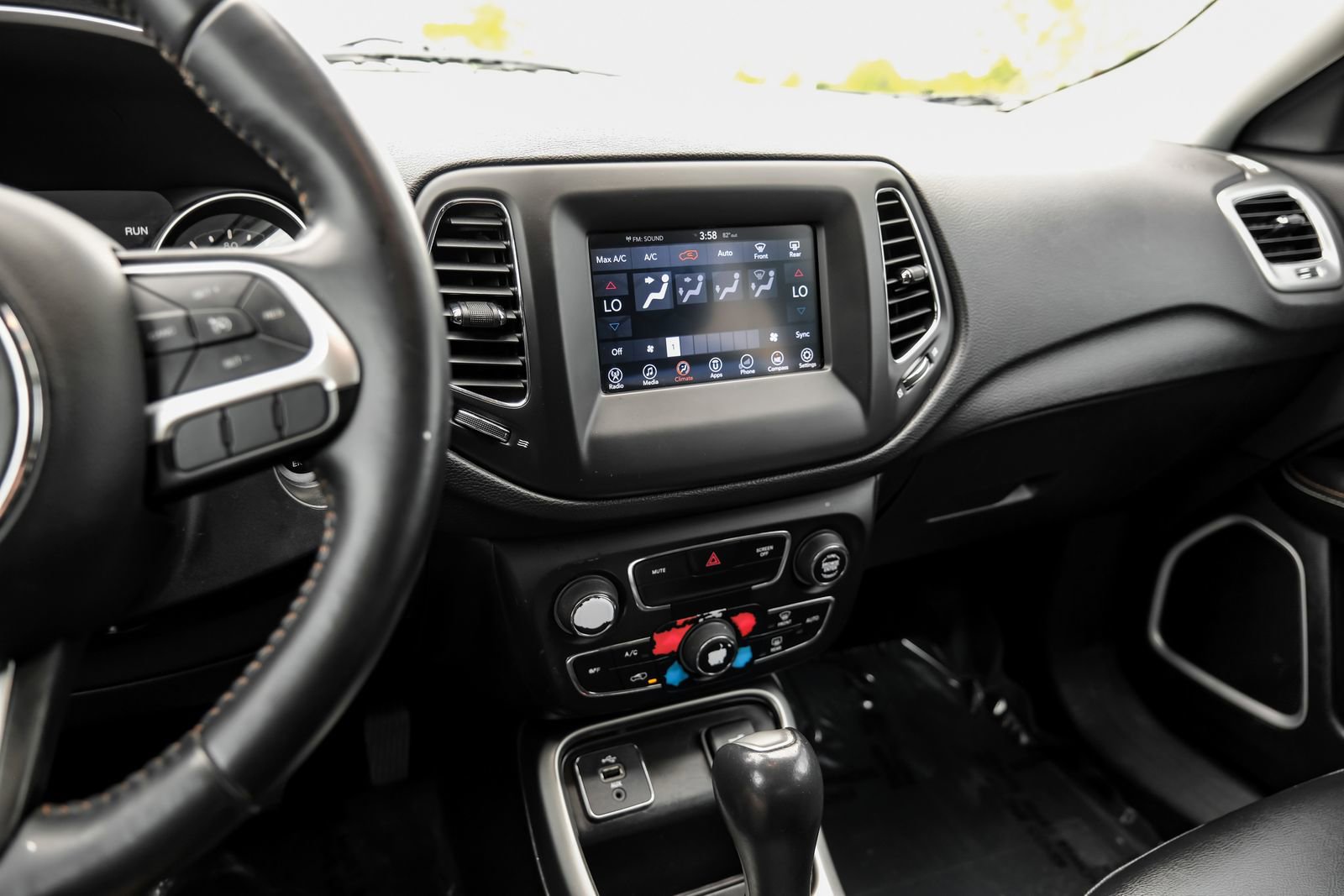 Used 2017 Jeep Compass Latitude w/ Popular Equipment Group FWD image 22