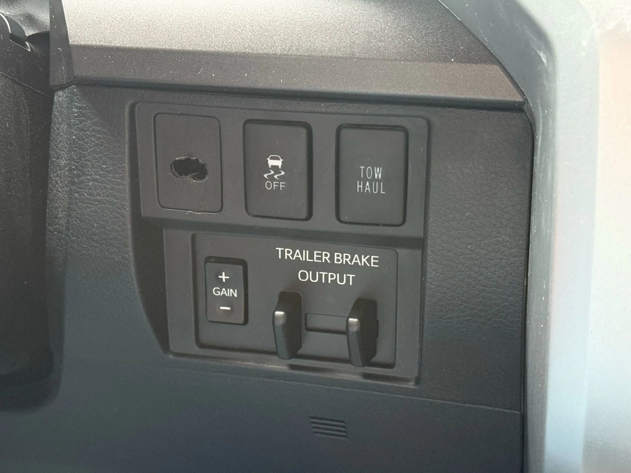 Used 2018 Toyota Tundra SR5 w/ SR5 Upgrade Package image 19