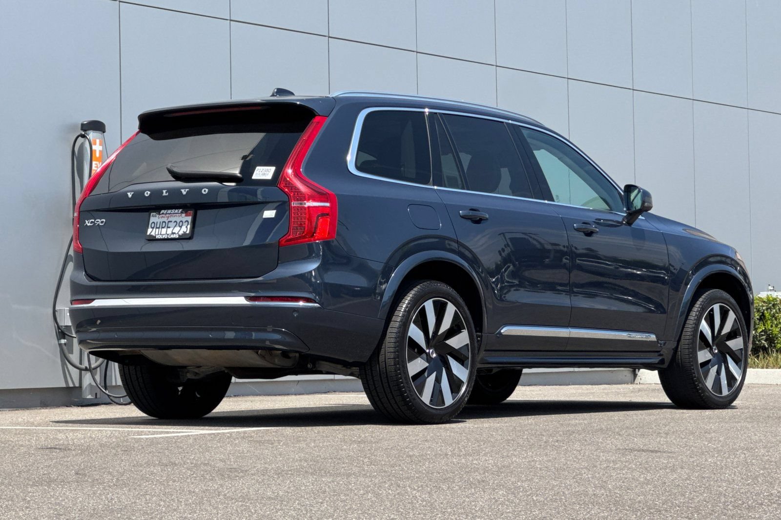Used 2023 Volvo XC90 T8 Ultimate w/ Protection Package Premier AWD/4WD image 5