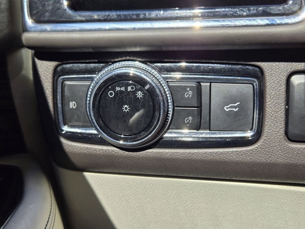 Used 2020 Lincoln Navigator Black Label w/ Cargo Convenience Package image 24