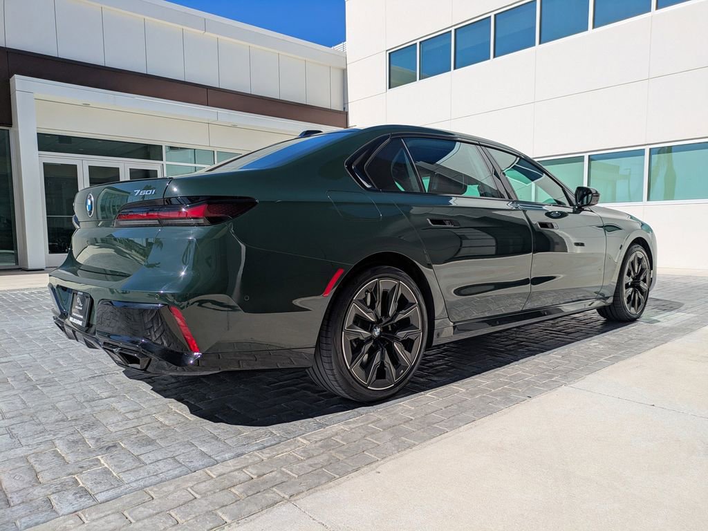 Used 2025 BMW 760i xDrive w/ Executive Package image 5
