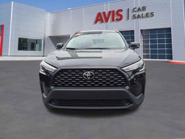 Used 2025 Toyota Corolla Cross LE FWD image 2