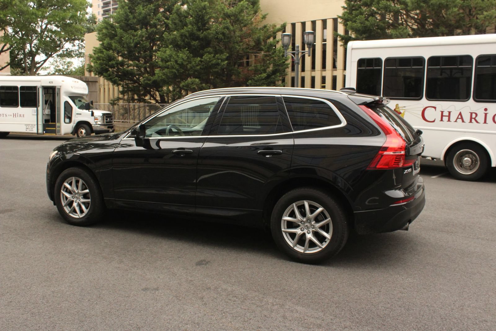 Used 2019 Volvo XC60 T5 Momentum w/ Multimedia Package AWD/4WD image 9