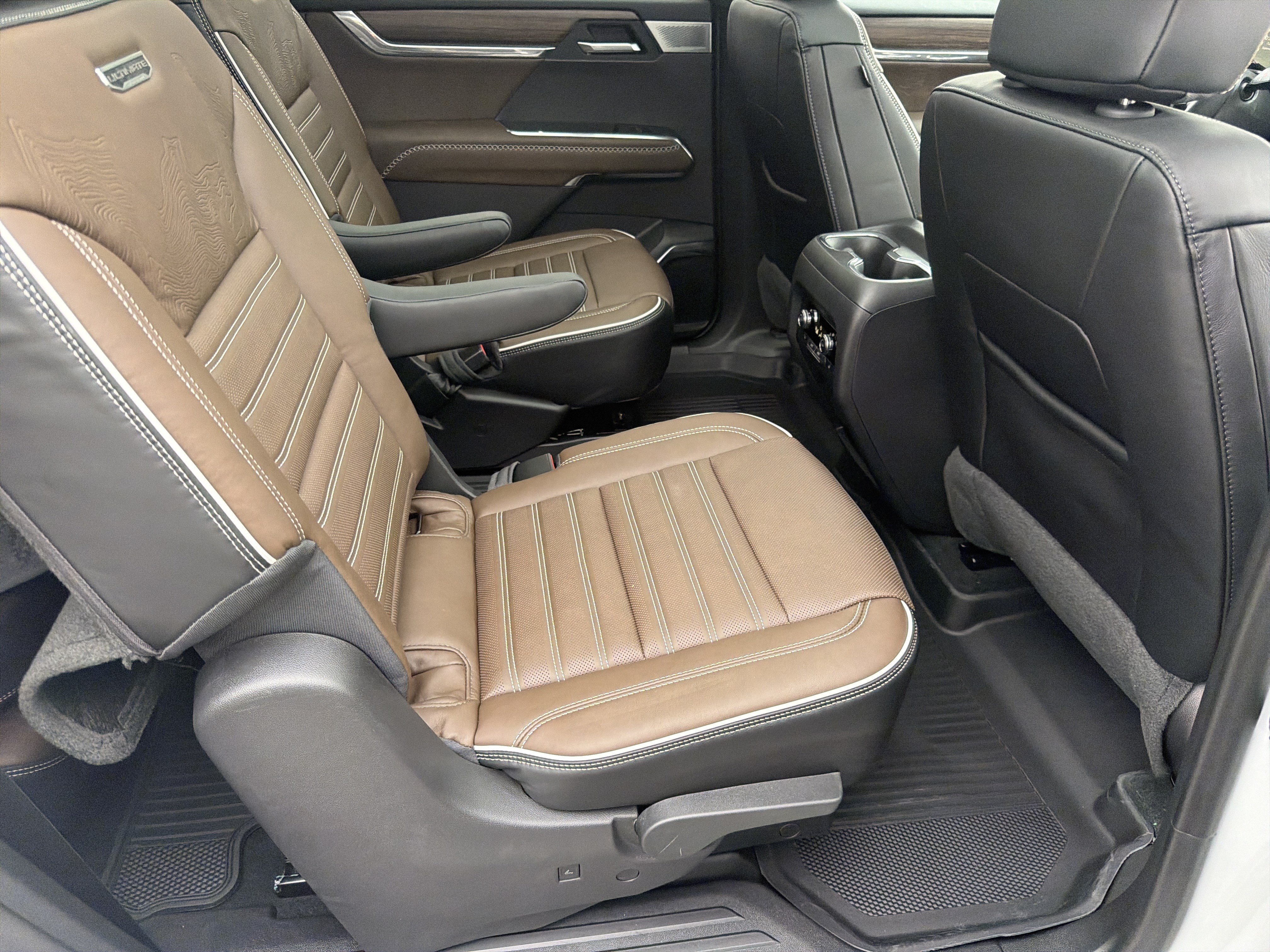 New 2027 GMC Acadia Denali Ultimate w/ LPO, Floor Liner Package FWD image 16