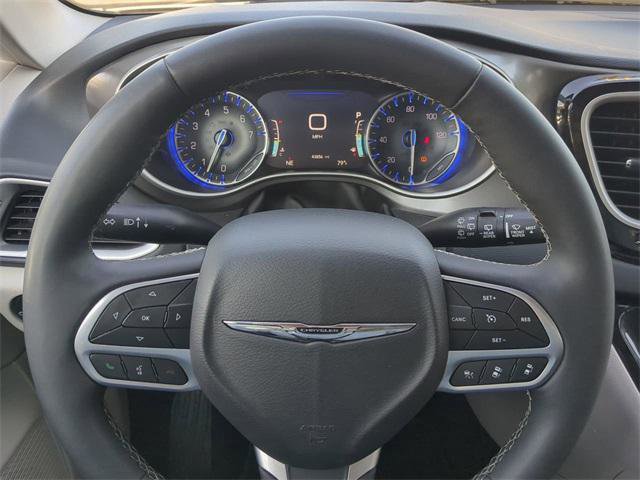 Certified 2024 Chrysler Pacifica Touring-L image 33