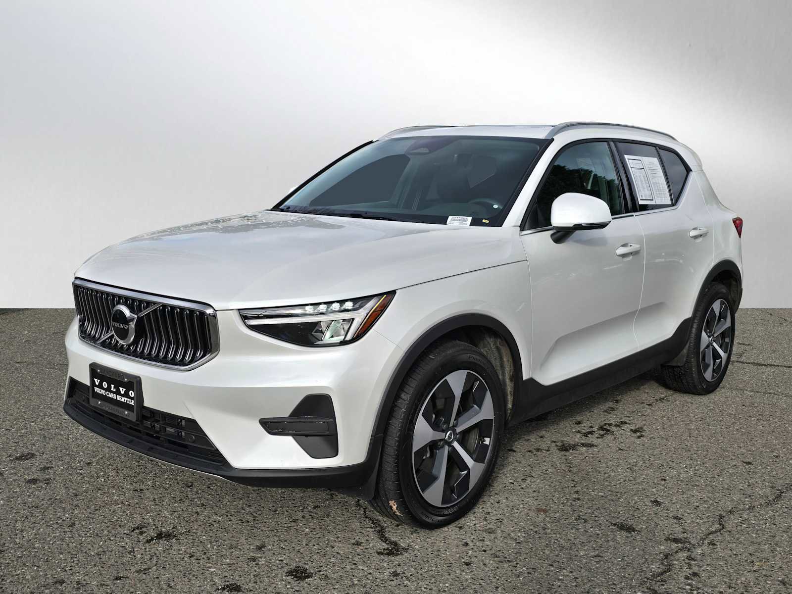 Certified 2025 Volvo XC40 B5 Core w/ Protection Package Premier image 7