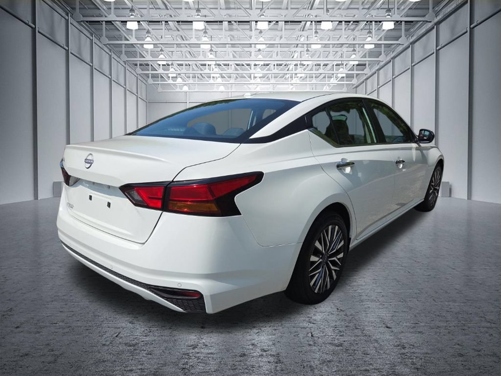 Used 2025 Nissan Altima 2.5 SV FWD image 9