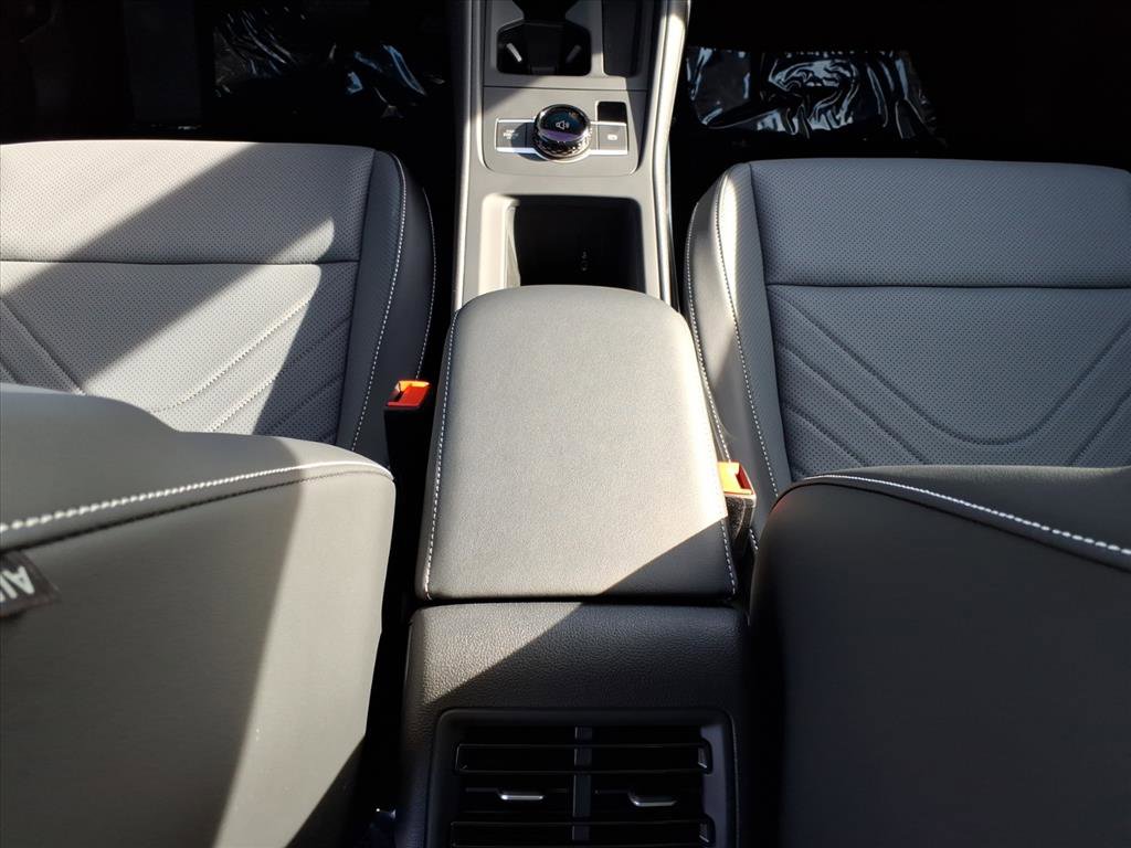 New 2026 Volkswagen Tiguan SE image 17