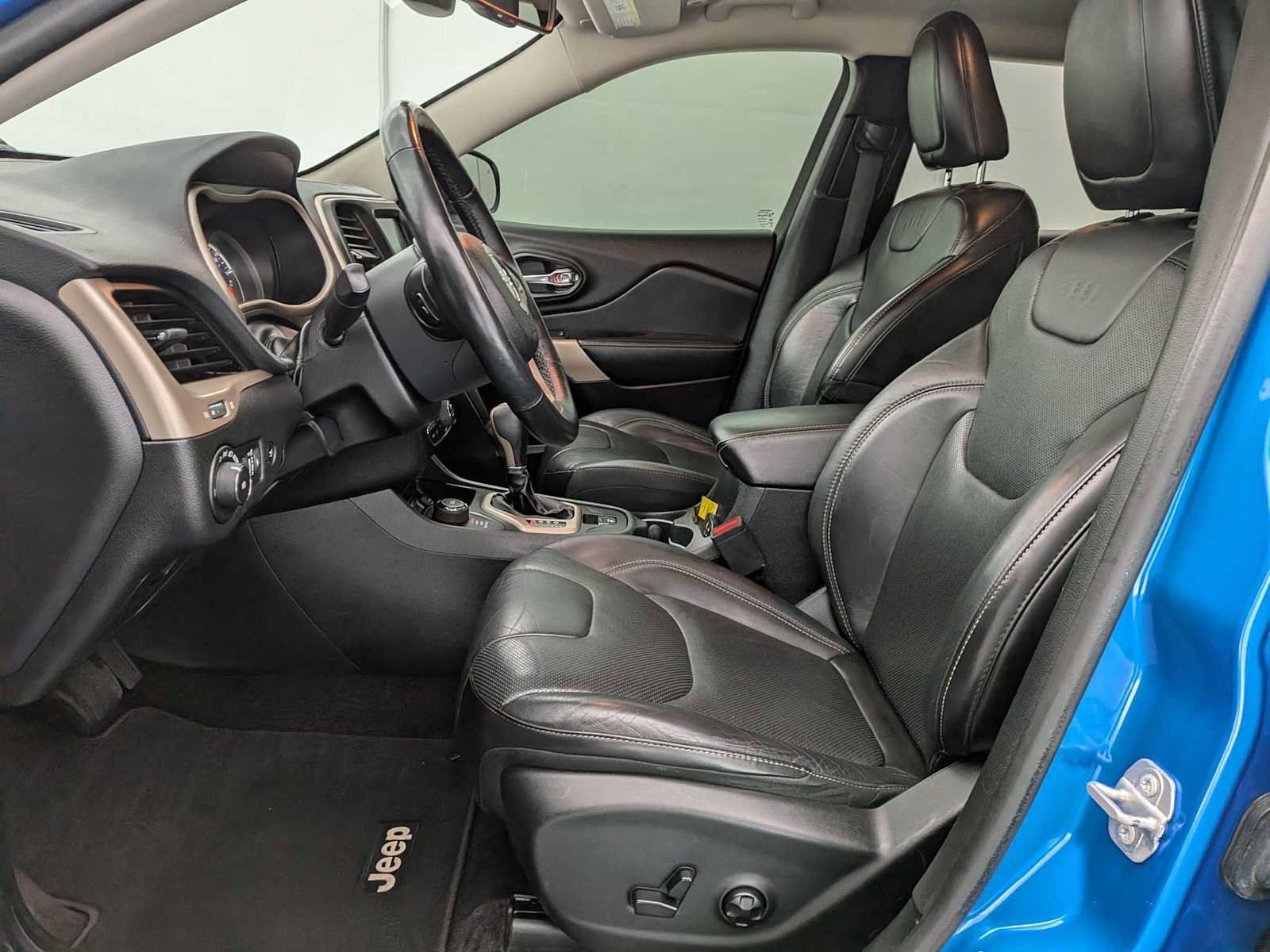 Used 2018 Jeep Cherokee Limited w/ Luxury Group image 17