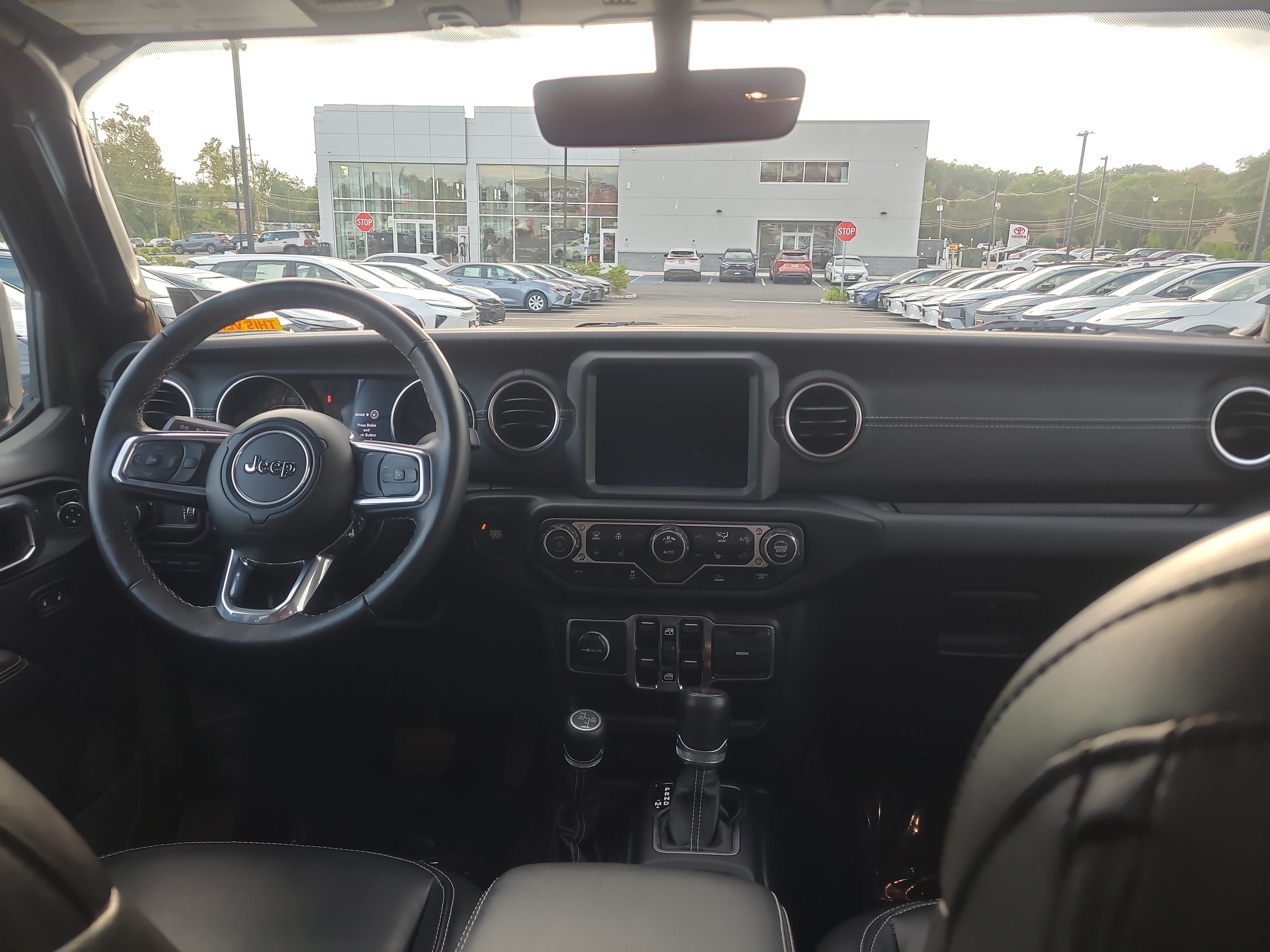 Used 2023 Jeep Wrangler Unlimited Sahara w/ Cold Weather Group AWD/4WD image 18