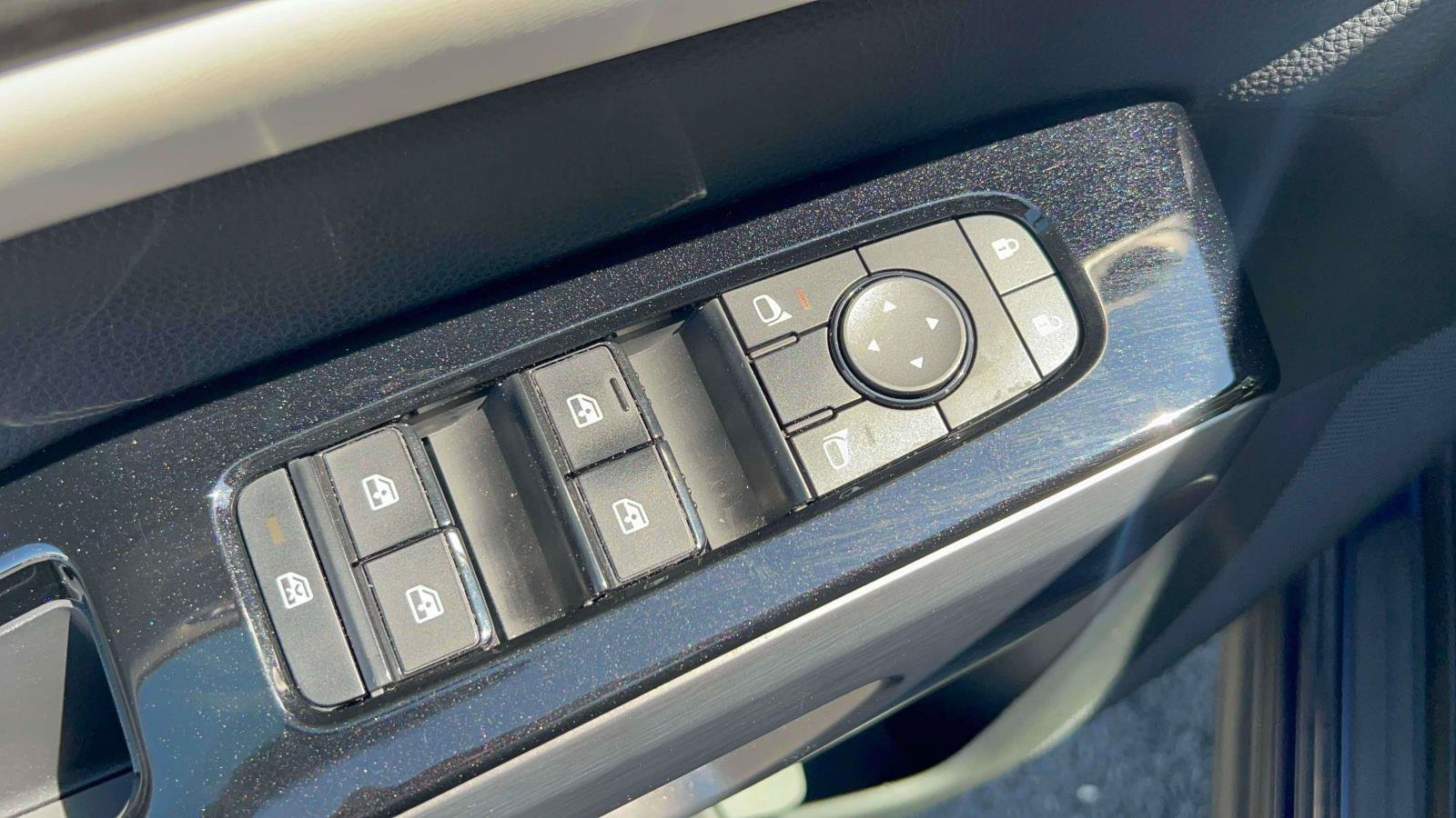 Used 2024 Nissan Pathfinder SL AWD/4WD image 25