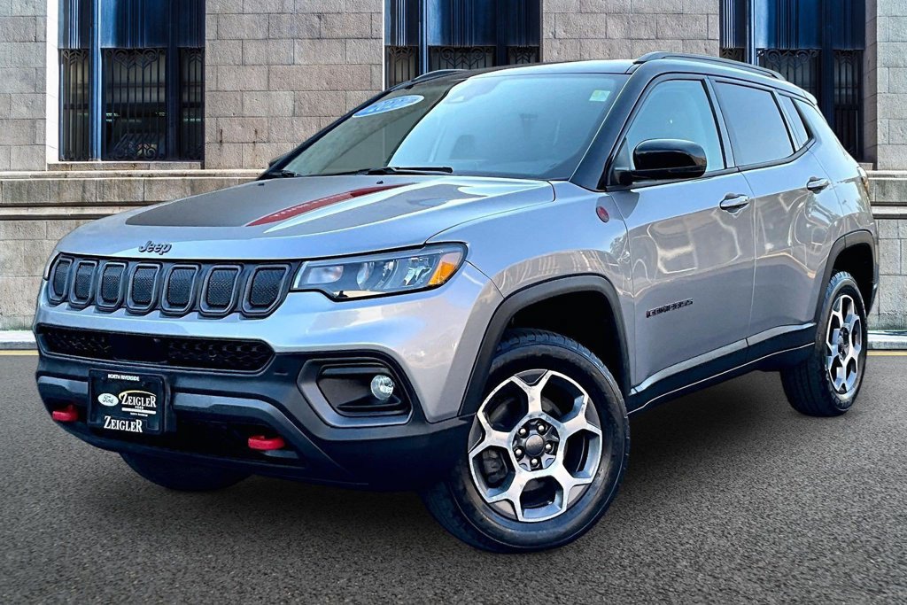 Used 2022 Jeep Compass Trailhawk w/ Trailhawk Convenience Group AWD/4WD image 2