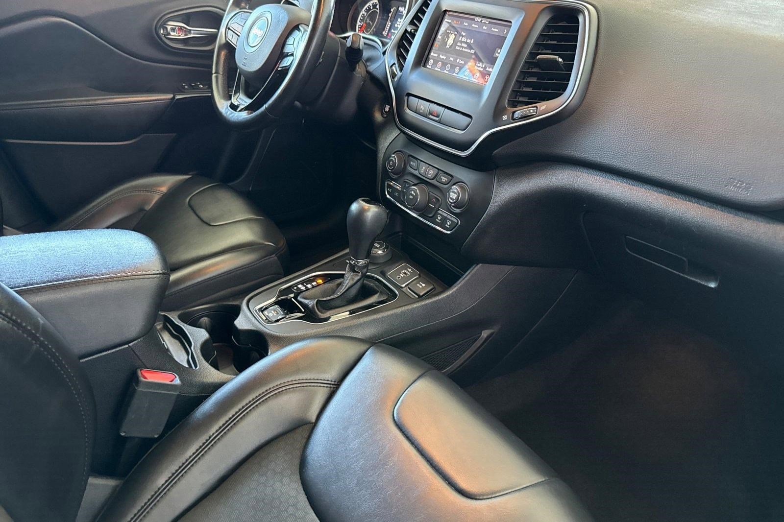 Used 2020 Jeep Cherokee Latitude Plus image 32