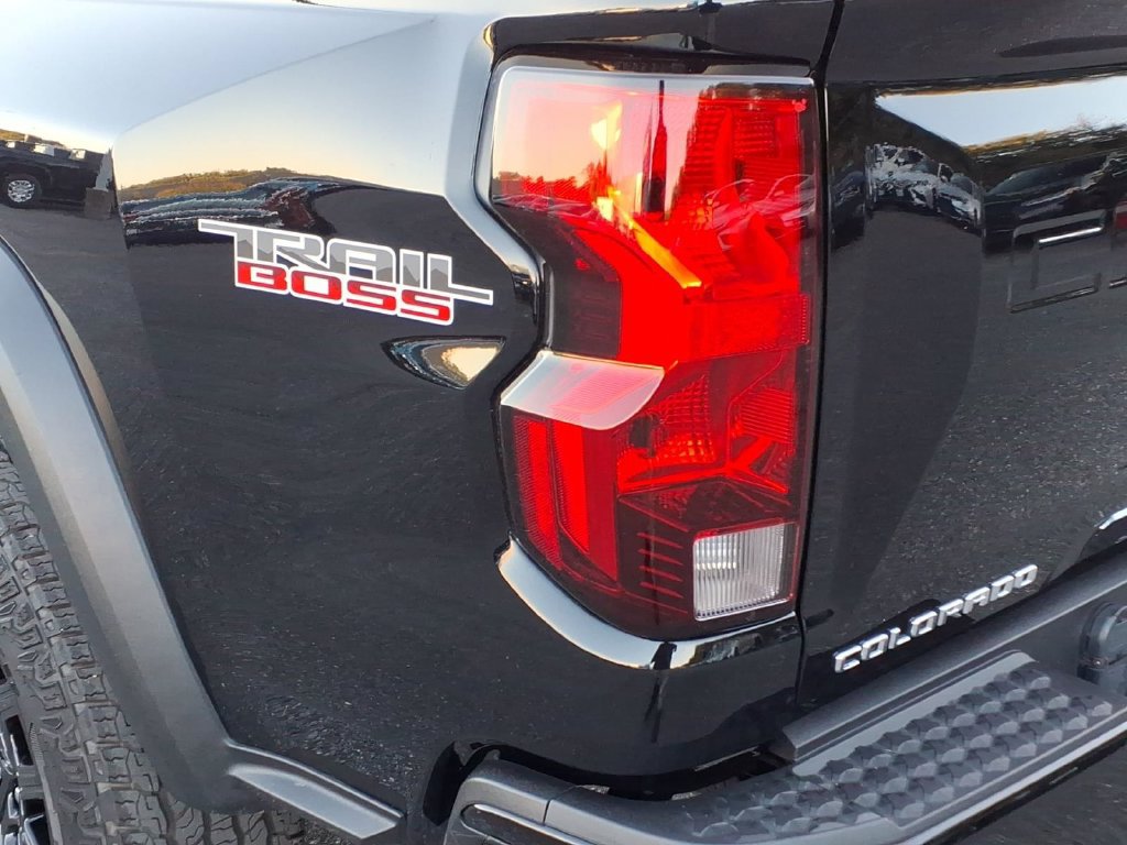 Certified 2024 Chevrolet Colorado Trail Boss w/ Advanced Trailering Package AWD/4WD image 9