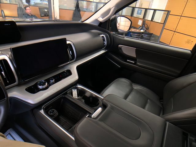 Used 2025 Ford Expedition Active AWD/4WD image 18