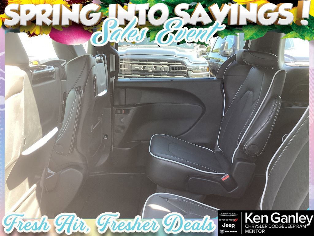 New 2026 Chrysler Pacifica Limited w/ Uconnect Theater Family Group image 16
