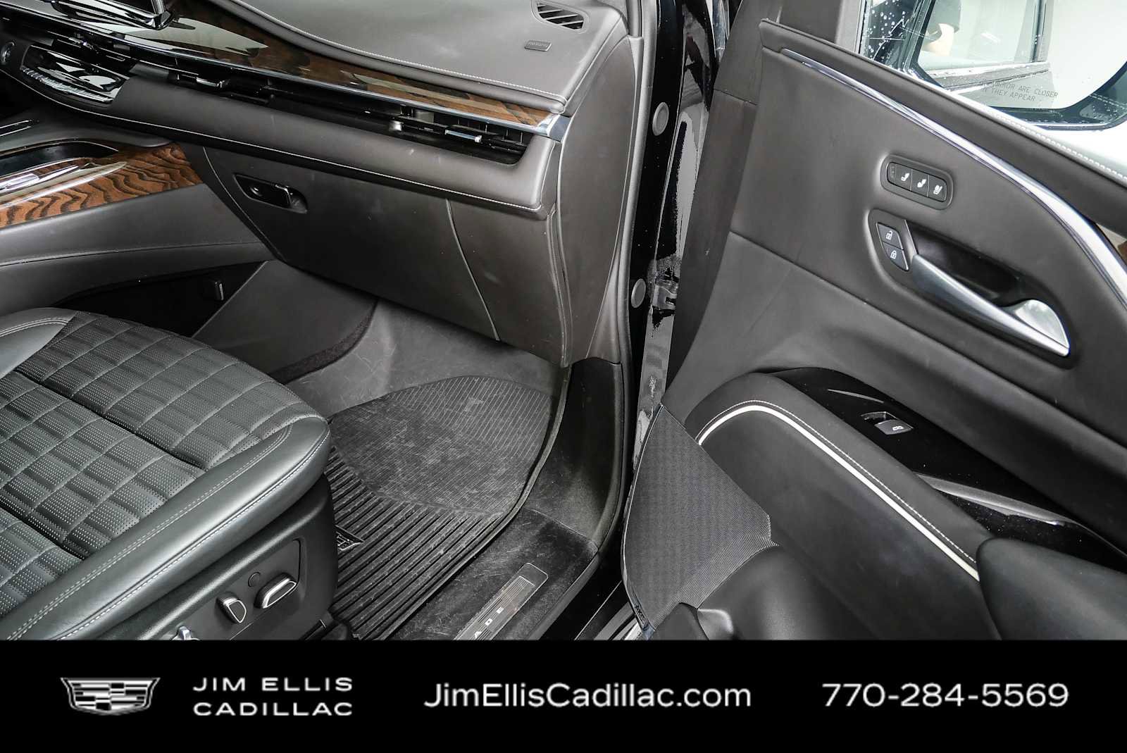 Used 2024 Cadillac Escalade Sport Platinum w/ LPO, ONYX Package AWD/4WD image 27