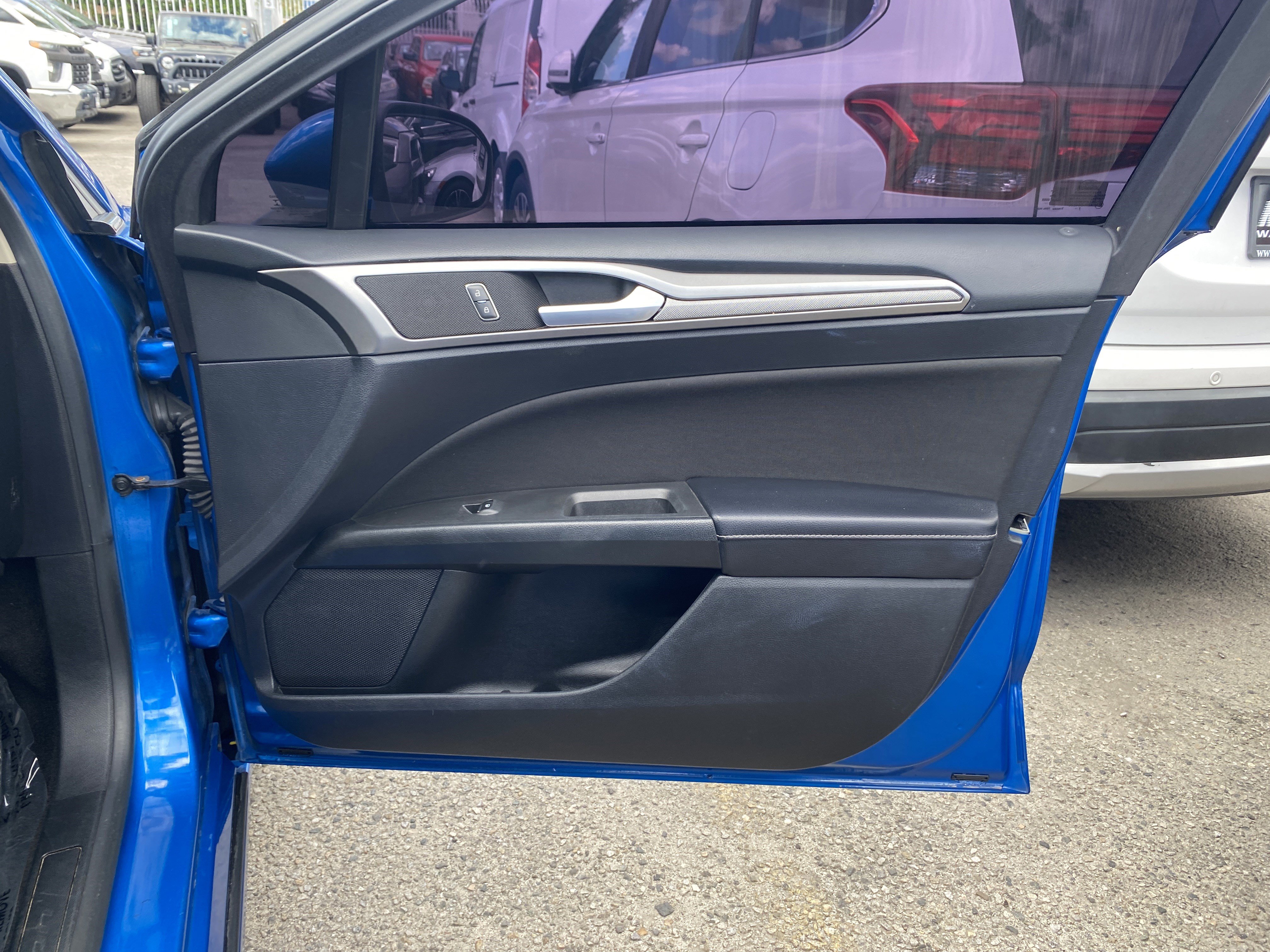 Used 2020 Ford Fusion SE FWD image 19