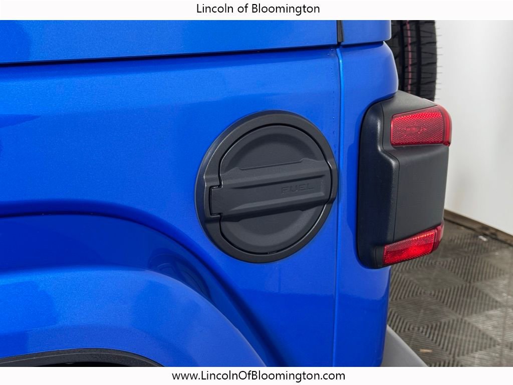 Used 2022 Jeep Wrangler Unlimited Sahara w/ Cold Weather Group image 15