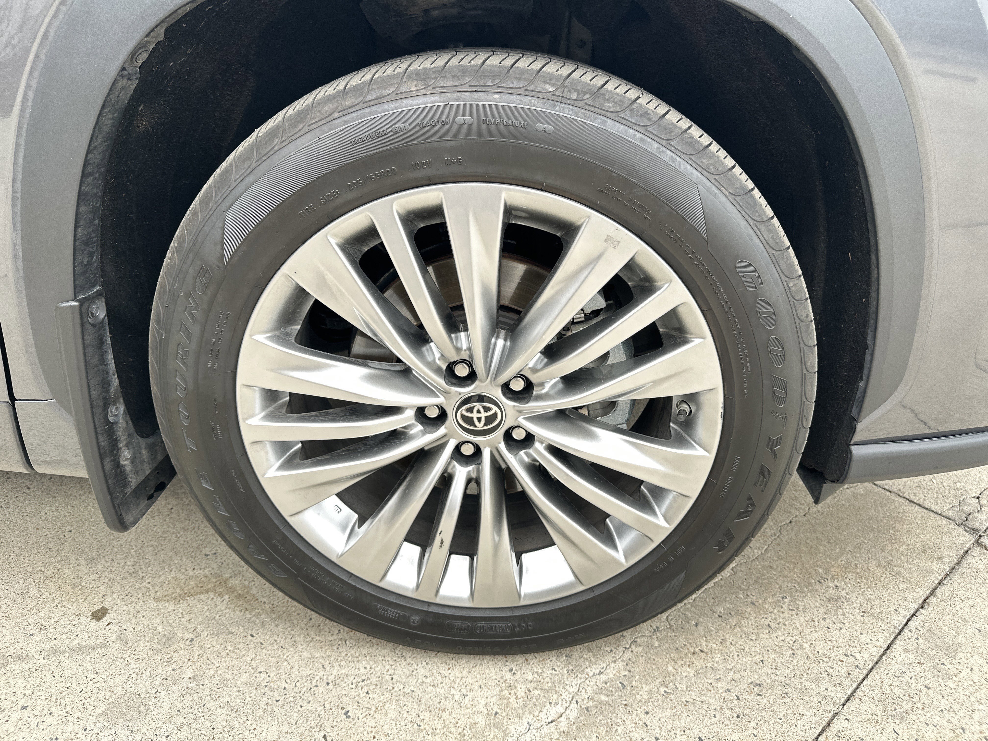 Used 2025 Toyota Highlander Platinum image 14