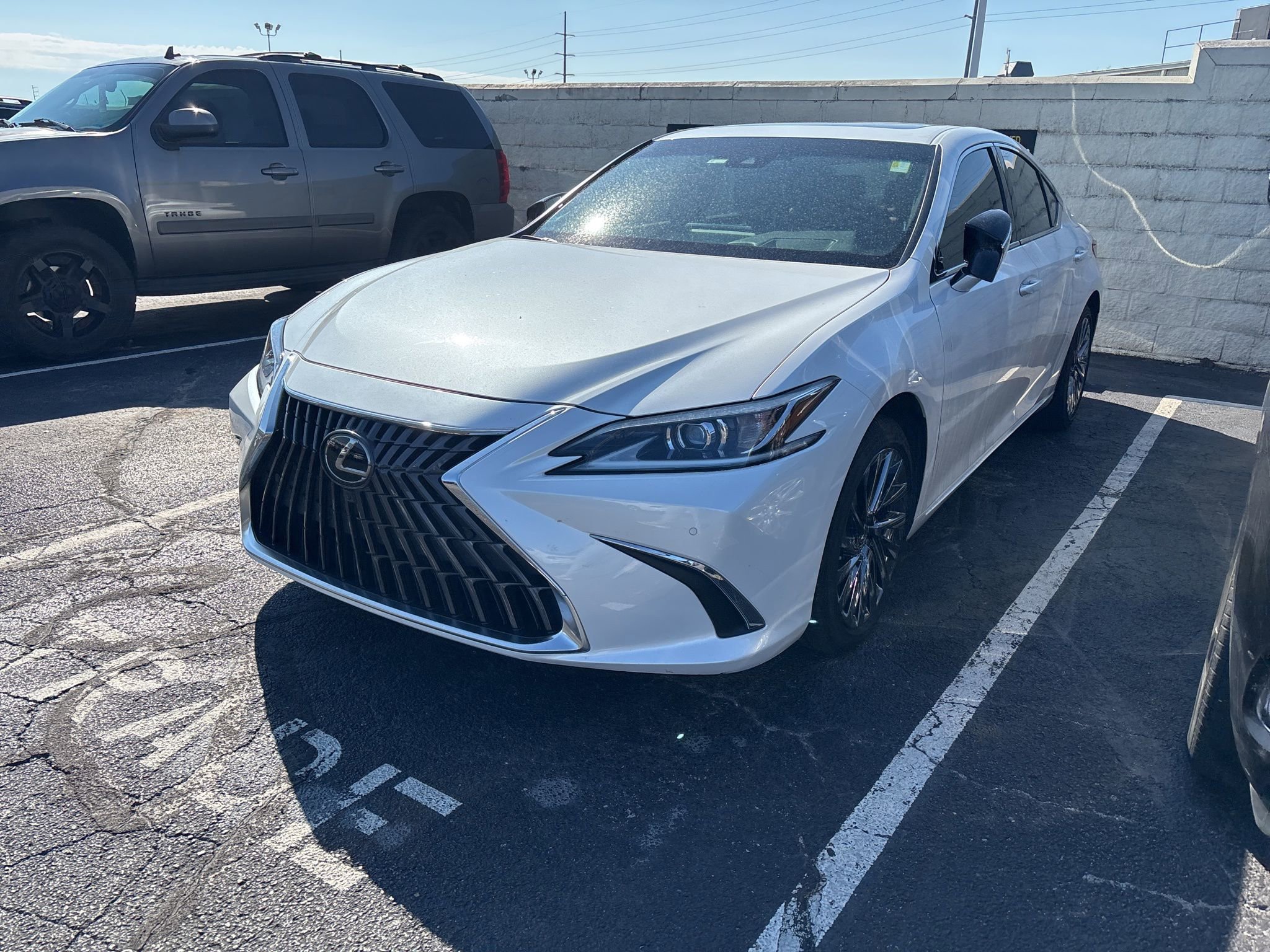 Used 2024 Lexus ES 300h w/ Luxury Package