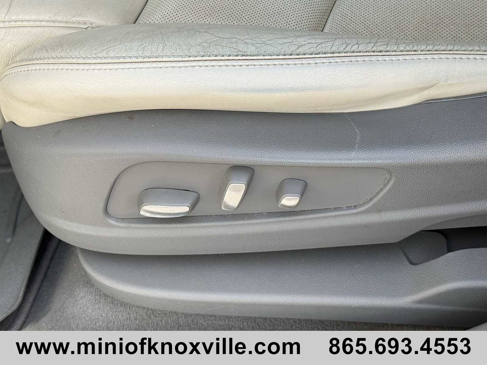 Used 2017 Cadillac XT5 Luxury w/ Driver Awareness Package image 12